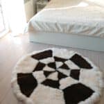 Dywan ze skóry owczej - Koło - biało/czarny