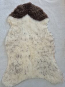 Skóra Owcza - Unikat - Naturalna - Kropkowana