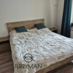 Patchworkowa narzuta z owczej skóry – jasna kapa na kanapę/łóżko