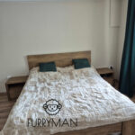 Patchworkowa narzuta z owczej skóry – jasna kapa na kanapę/łóżko