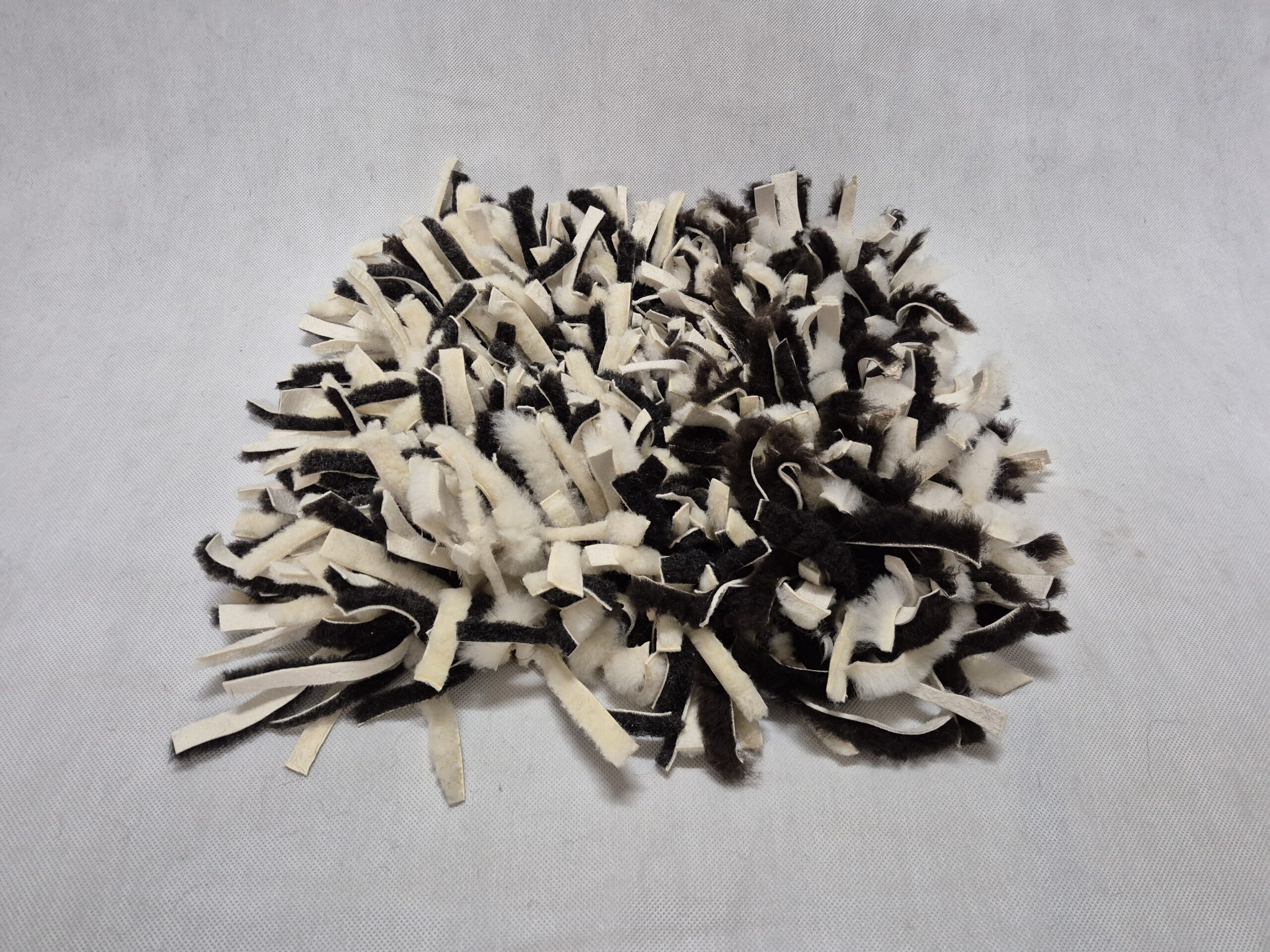 Mata węchowa dla psa ze skóry naturalnej – ręcznie robiona zabawka sensoryczna