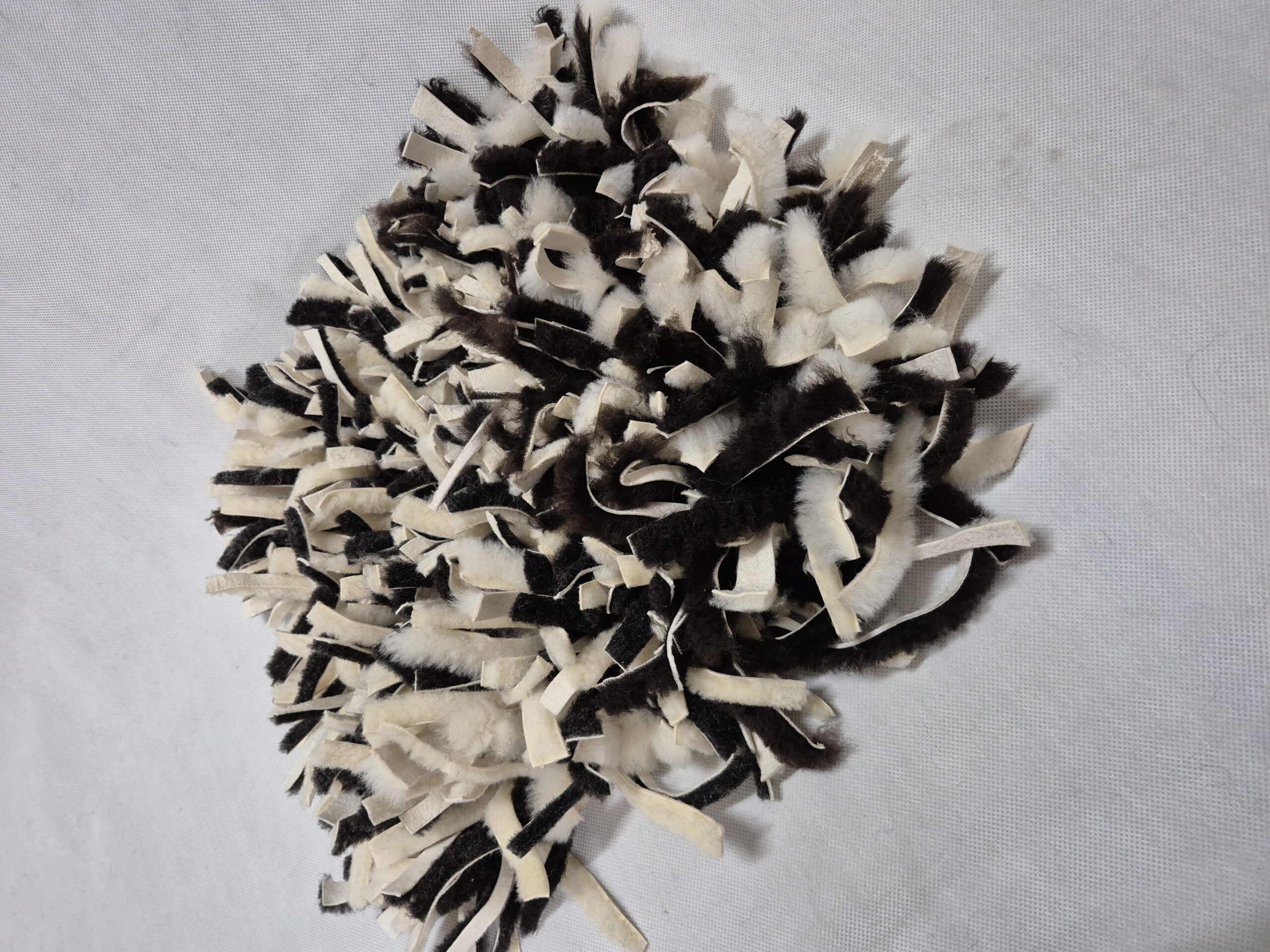 Mata węchowa dla psa ze skóry naturalnej – ręcznie robiona zabawka sensoryczna