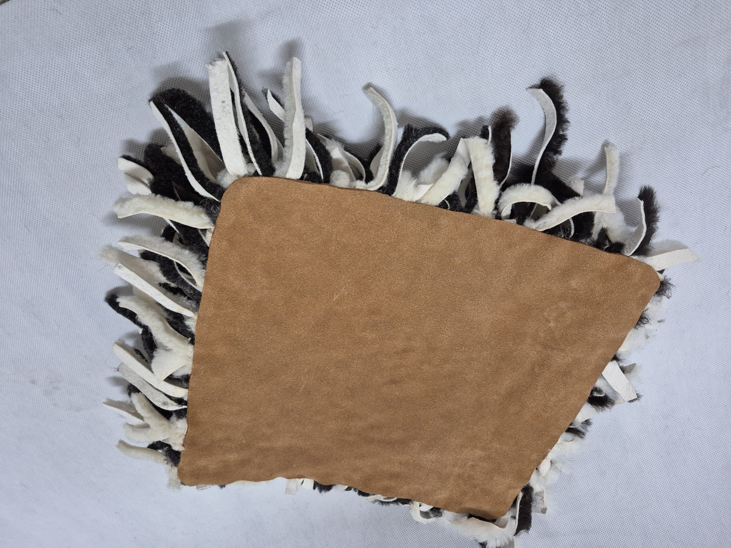 Mata węchowa dla psa ze skóry naturalnej – ręcznie robiona zabawka sensoryczna