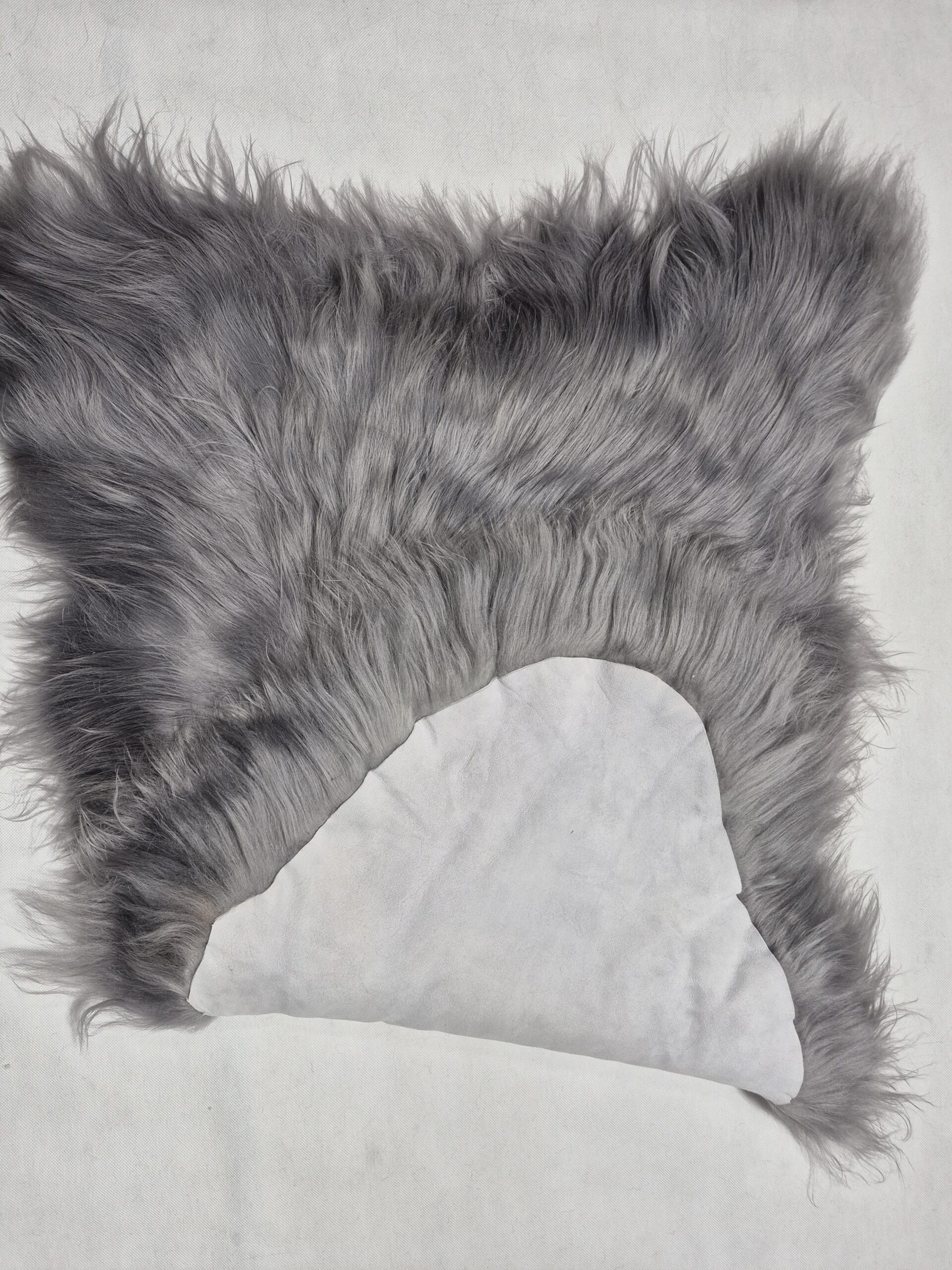 Skóra owcza - Island - Szara - Naturalna - Barwiona