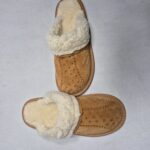 Kapcie z kożuszkiem, brązowe zamszowe pantofle ciepłe