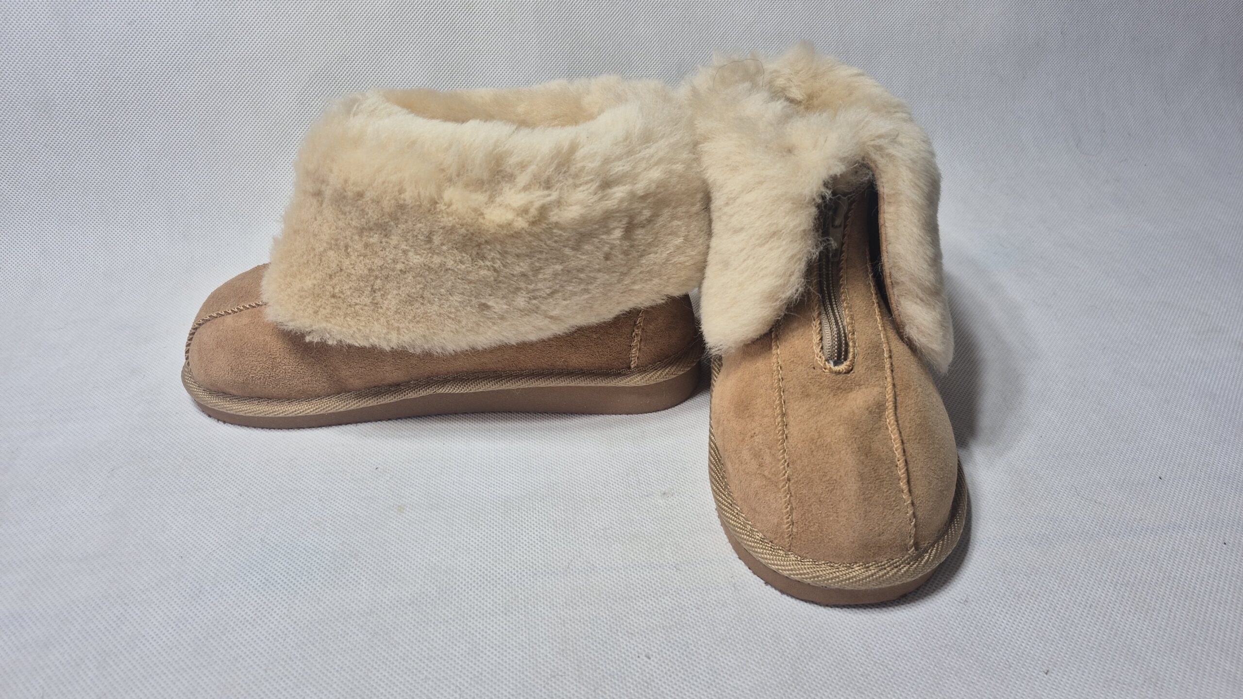 Skórzane Zamszowe Śniegowce Unisex Mukluki z Naturalnej Owczej Skóry – Beżowe Botki na Zamek