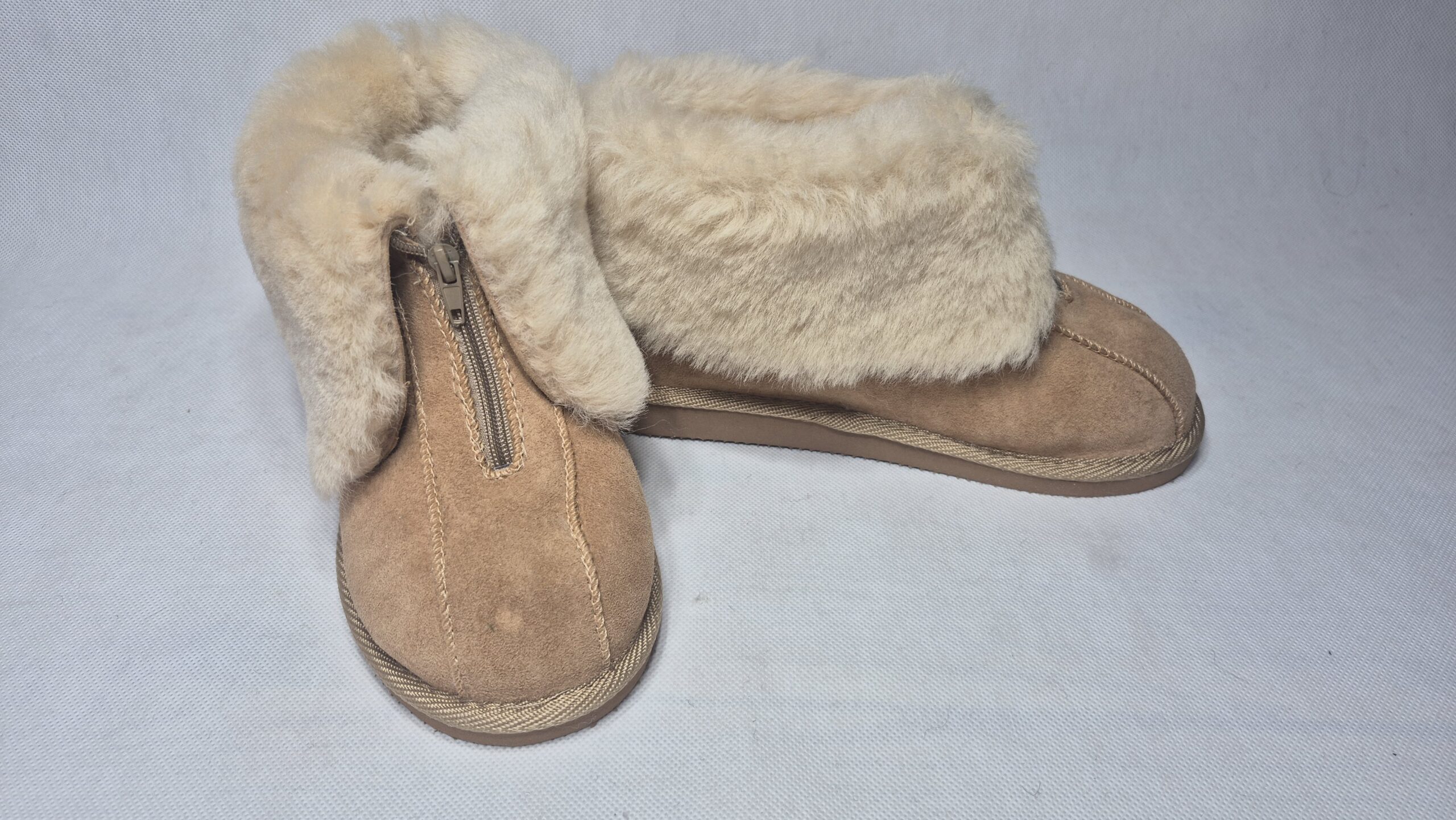 Skórzane Zamszowe Śniegowce Unisex Mukluki z Naturalnej Owczej Skóry – Beżowe Botki na Zamek