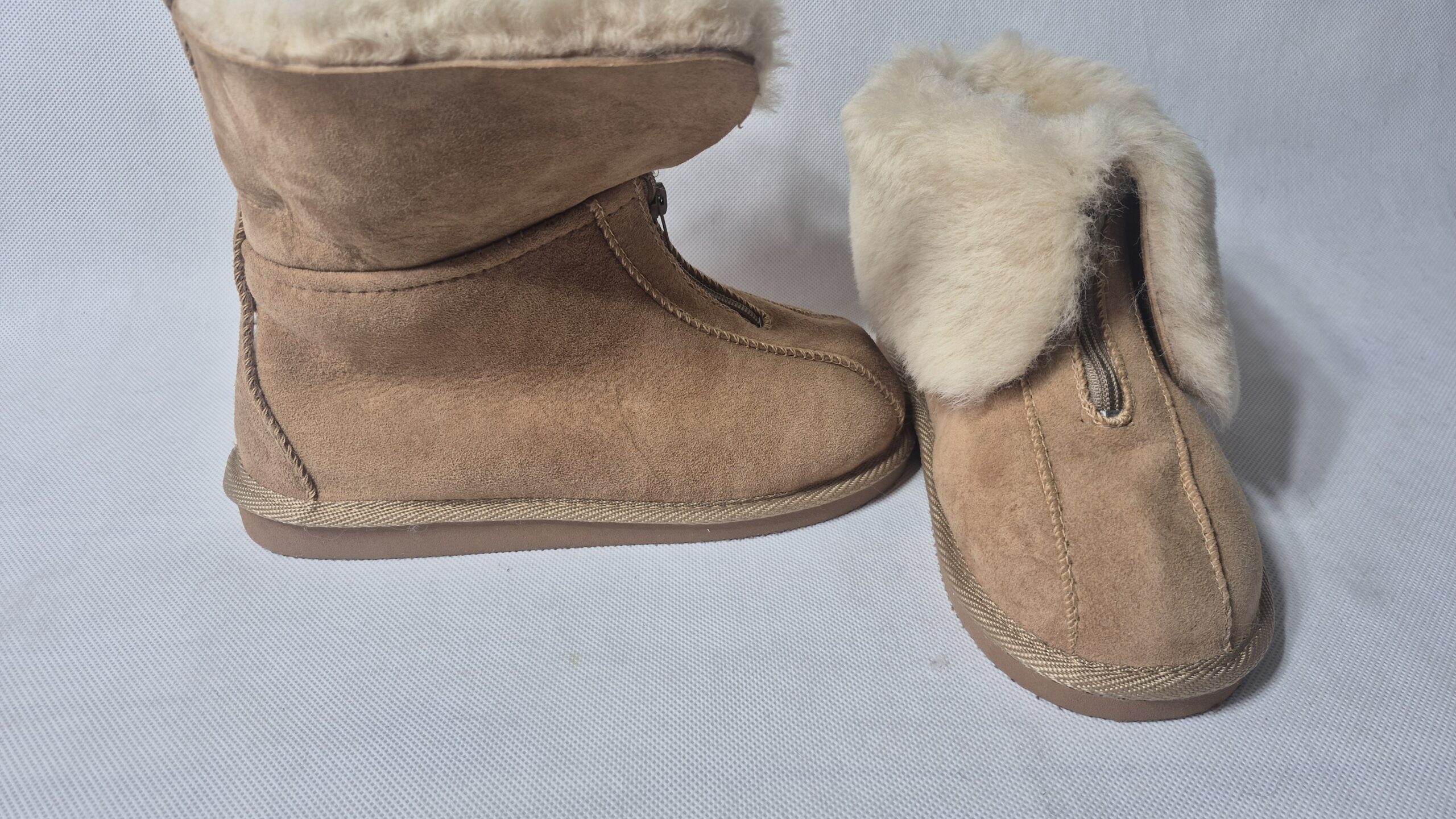 Skórzane Zamszowe Śniegowce Unisex Mukluki z Naturalnej Owczej Skóry – Beżowe Botki na Zamek