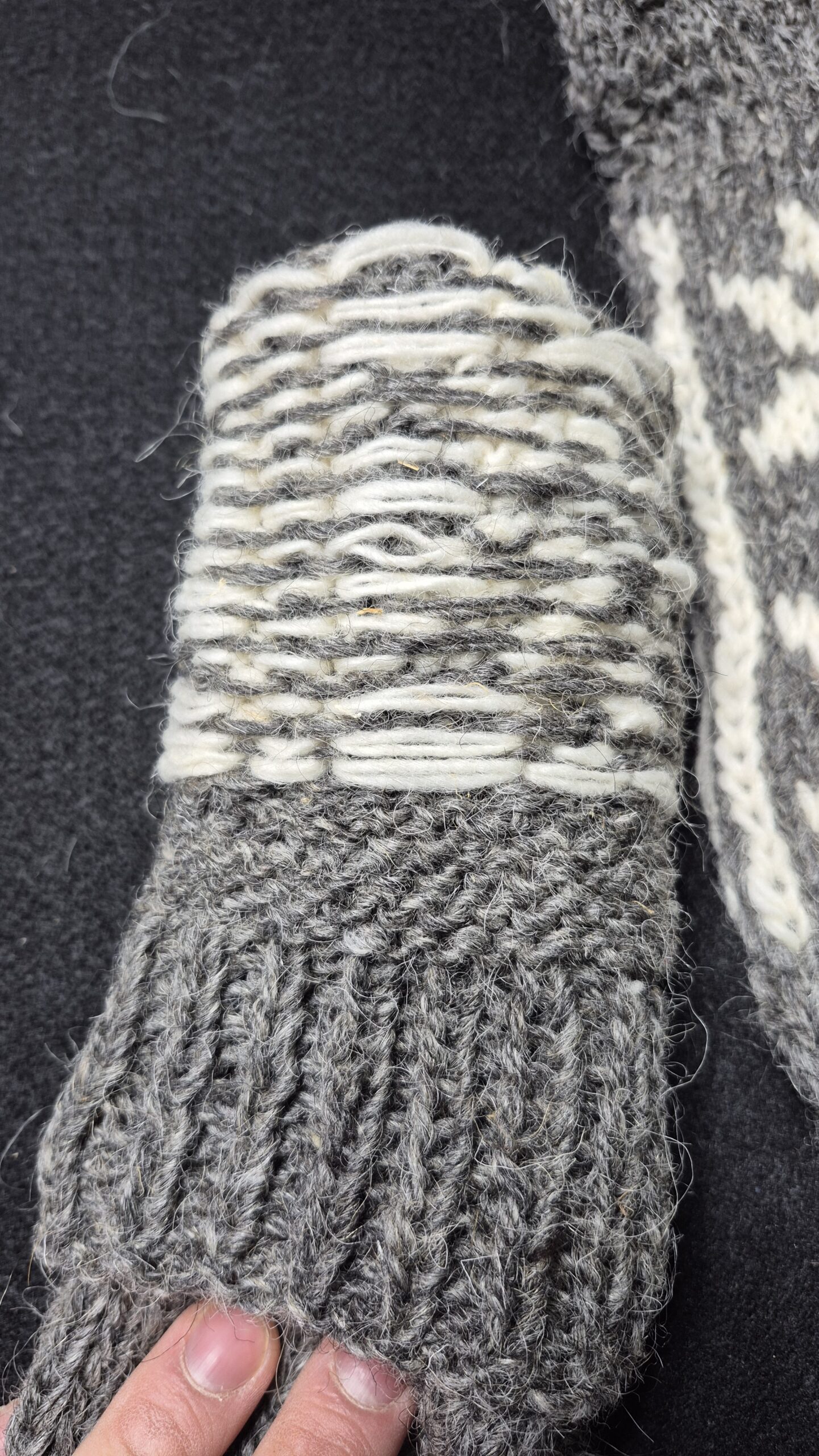 Skarpety wełniane 100% wełna owcza ręcznie robione handmade ciepłe grube czarne + wzór